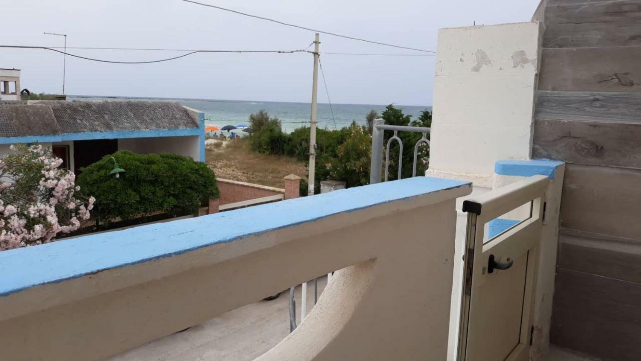 Villino Celeste Fronte Spiaggia Torre Lapillo Exteriör bild